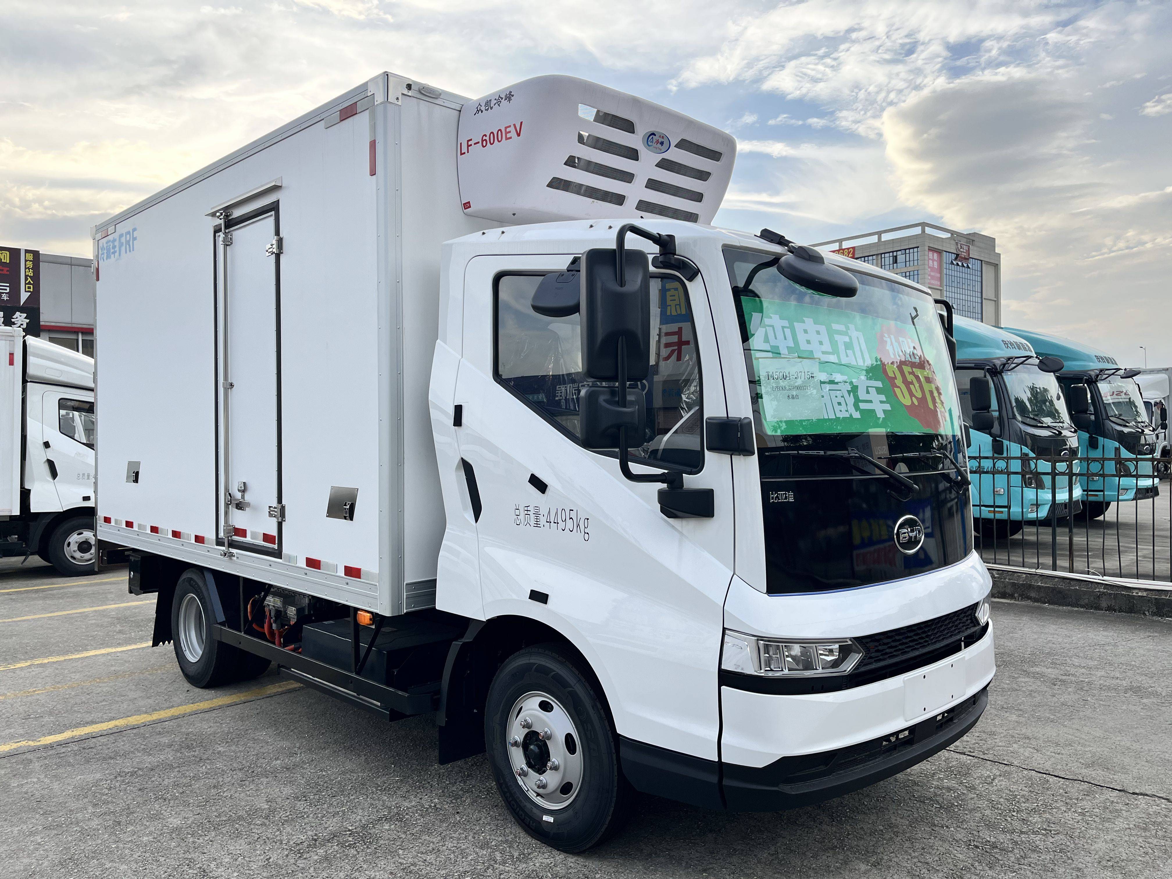 博鱼体育平台-新款比亚迪T5上市：混动车型19.38万元起