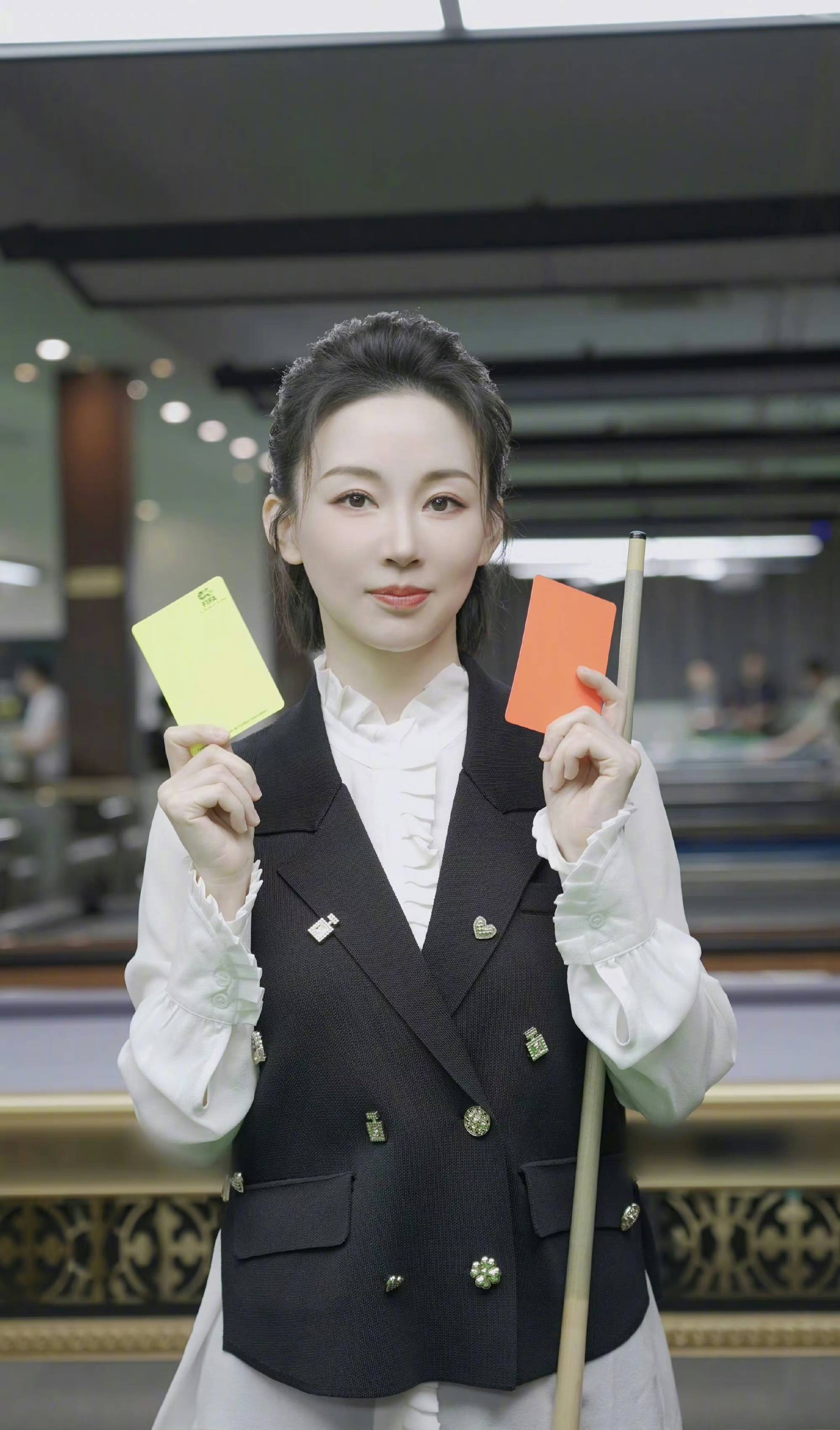 运动员精湛技艺，观众眼睛为之一亮