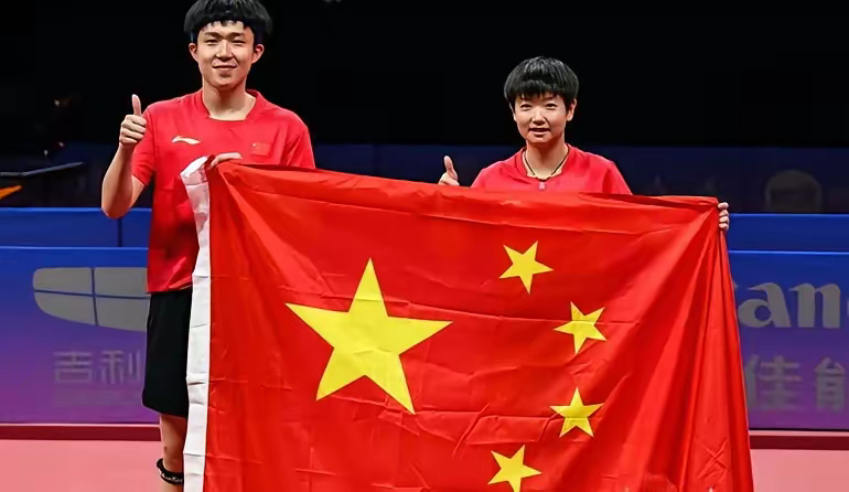 两冠王！中国击剑选手勇夺金牌
